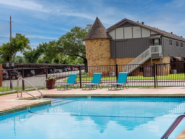 Camelot Apartments in Wichita Falls TX in Wichita Falls, TX - Building Photo - Building Photo