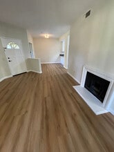 2960 Champion Way, Unit 2403 in Tustin, CA - Foto de edificio - Building Photo