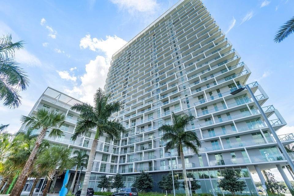 2000 Metropica Way, Unit 2107 in Sunrise, FL - Foto de edificio