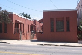 246-248 N Alvarado St in Los Angeles, CA - Foto de edificio - Building Photo