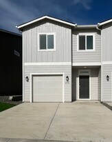 6556 W 36th Pl in Kennewick, WA - Building Photo