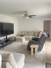 1605 16th Terrace in Palm Beach Gardens, FL - Foto de edificio - Building Photo