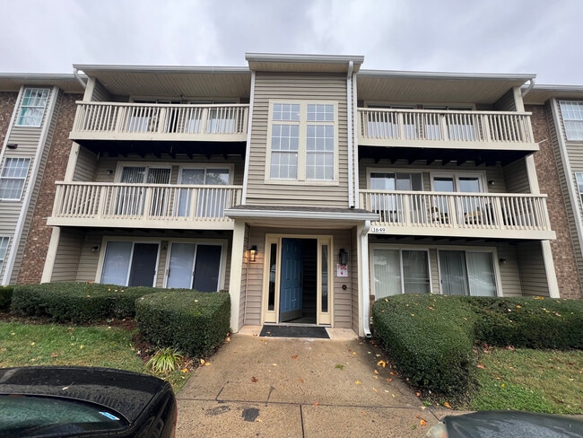 Room in Apartment on Arlyn Cir