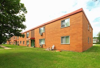 Sheldon Park Apartments in Brook Park, OH - Building Photo - Building Photo