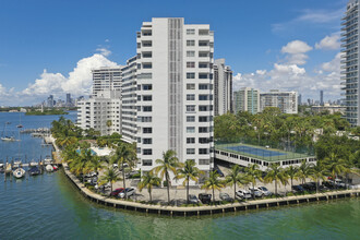 Belle Plaza Condominium in Miami Beach, FL - Building Photo - Building Photo