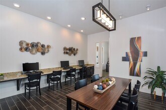 10148 Culebra Rd in San Antonio, TX - Building Photo - Building Photo