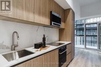 110 Broadway Ave in Toronto, ON - Building Photo - Building Photo