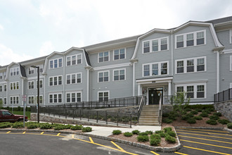 Colonial Pointe at Franklin Lakes in Franklin Lakes, NJ - Building Photo - Building Photo