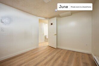 Private bedroom in 5 bed/2 bath Home in Boston, MA - Building Photo - Building Photo