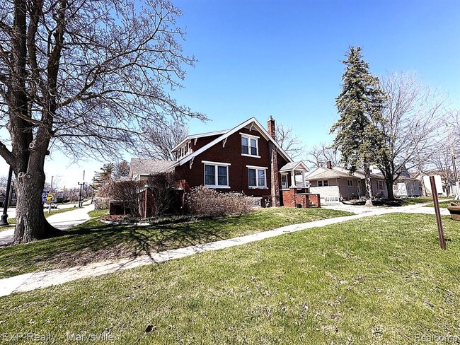 504 Clinton Ave in St Clair, MI - Building Photo - Building Photo
