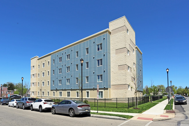 Montgomery Park Senior Apartments in Norristown, PA - Foto de edificio - Building Photo