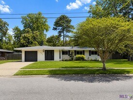 8245 Rainbow Dr in Baton Rouge, LA - Building Photo