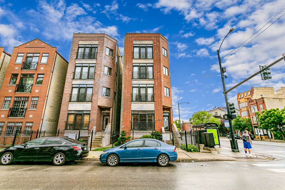 2355 W Harrison St in Chicago, IL - Building Photo