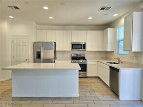 6551 Dove Pt Pl in Las Vegas, NV - Building Photo - Building Photo