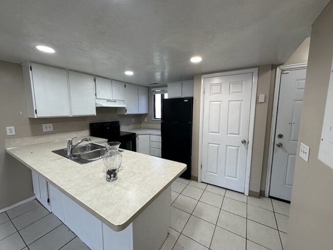 460 E Elm St in Layton, UT - Building Photo - Building Photo