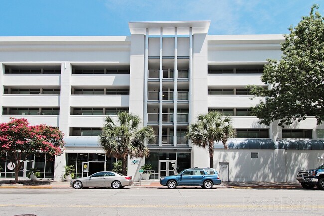 The Palms on Main in Columbia, SC - Foto de edificio - Building Photo