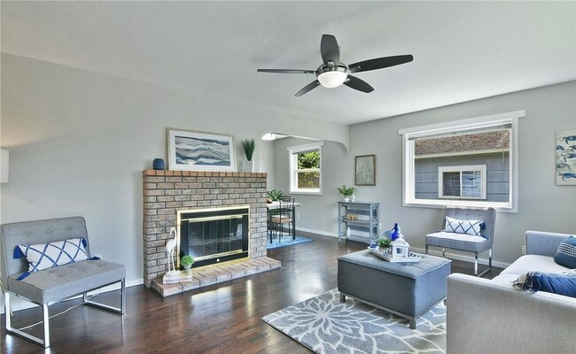 1027 Lombard Ave, Unit House in Everett, WA - Foto de edificio - Building Photo