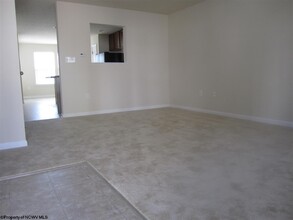 325 Falcon Run in Morgantown, WV - Building Photo - Building Photo