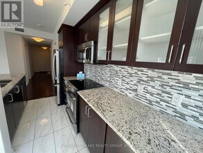 242-2242 Rideau St in Ottawa, ON - Building Photo - Building Photo