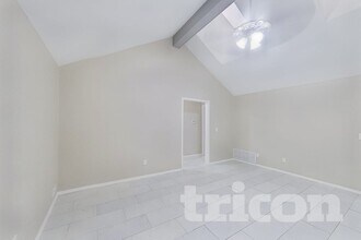 3201 Chimneyrock Dr in Plano, TX - Foto de edificio - Building Photo