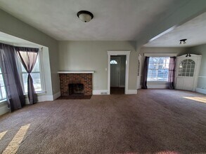 1718 Washington St in Cedar Falls, IA - Building Photo - Building Photo
