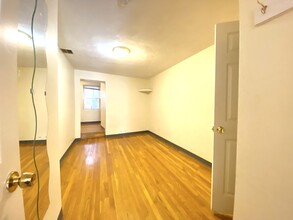 838 Huntington Ave, Unit 1 in Boston, MA - Foto de edificio - Building Photo