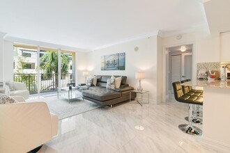 99 SE Mizner Blvd in Boca Raton, FL - Building Photo - Building Photo