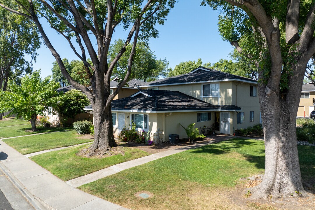 Downer Estates in San Jose, CA - Building Photo