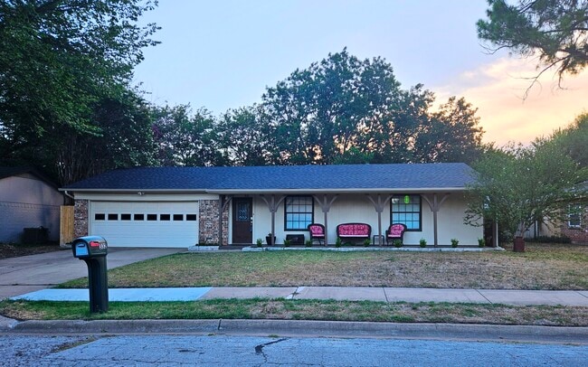 property at 332 Cheyenne Trl
