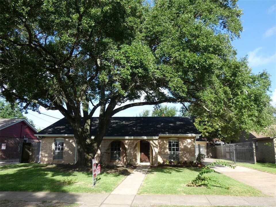 3406 Rockyridge Dr in Houston, TX - Building Photo