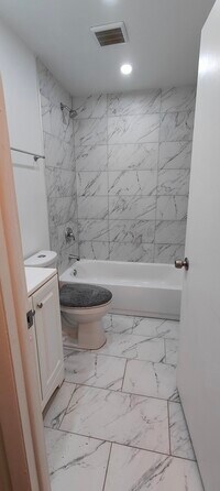 605 N Wolf Rd photo'