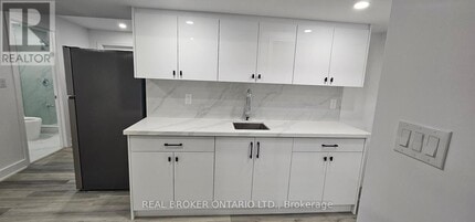 1296 Ellenton Crescent in Milton, ON - Building Photo - Building Photo