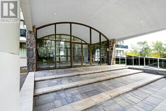 304-330 SPEERS Rd in Toronto, ON - Building Photo - Building Photo
