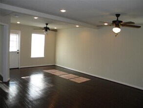 2410 Jones St in Rosenberg, TX - Building Photo - Building Photo