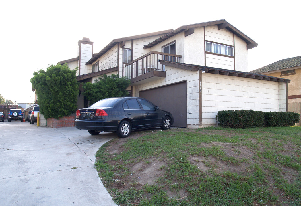 2110 Hess Cor in Huntington Beach, CA - Foto de edificio