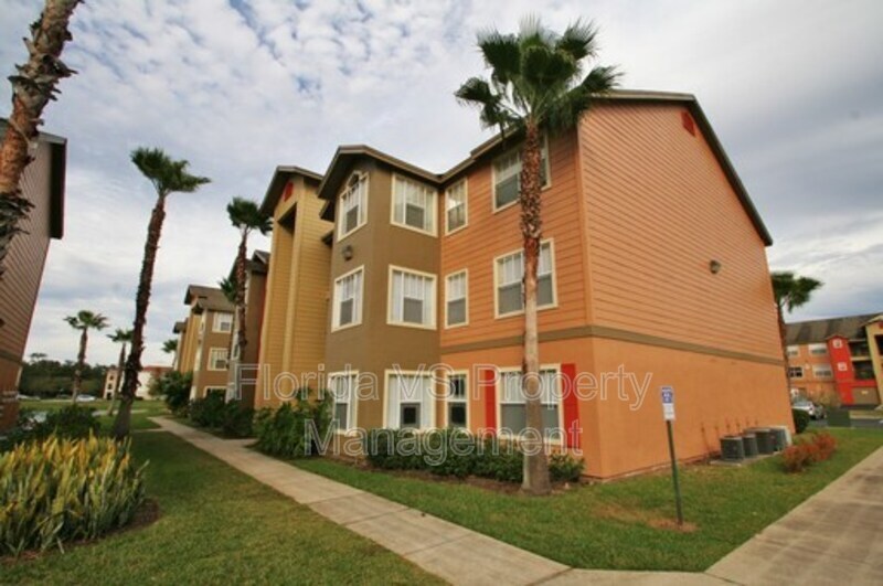 2207 Antigua Pl in Kissimmee, FL - Foto de edificio