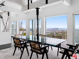 1885 Sunset Plaza Dr in Los Angeles, CA - Building Photo