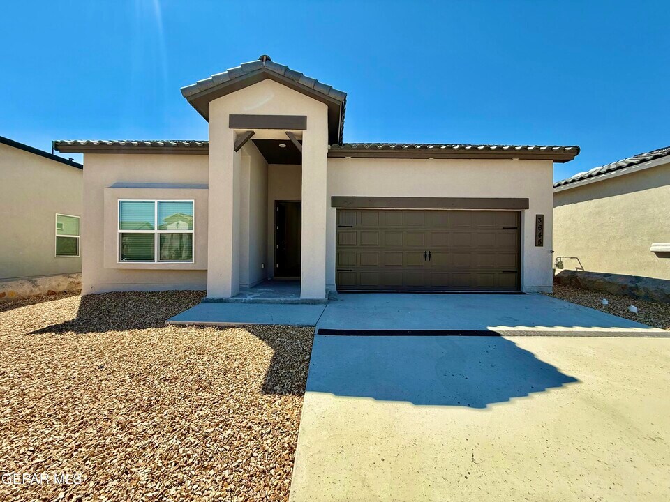 3645 Bob Snead Dr in El Paso, TX - Building Photo