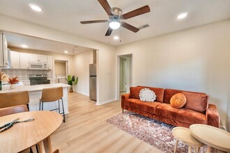 529 Illinois Ave in League City, TX - Building Photo - Building Photo