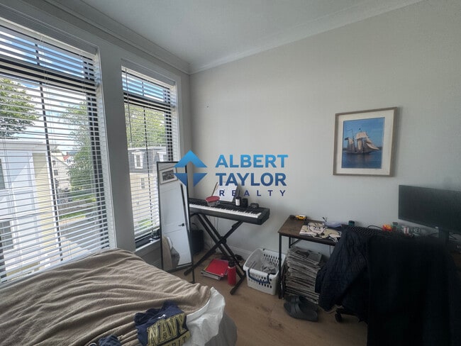 155 Everett St in Boston, MA - Foto de edificio - Building Photo