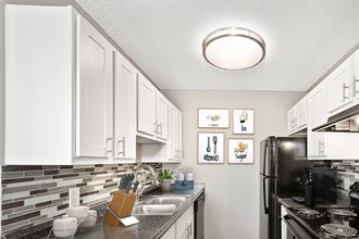 Newly Remodeled Apartments with Washer Dry... in Aurora, CO - Building Photo - Building Photo