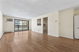 225 N Gregory St in Aurora, IL - Building Photo - Building Photo