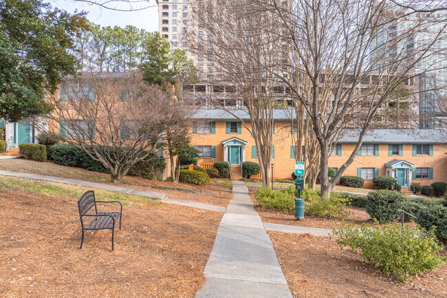 3057 Pharr Court Condos in Atlanta, GA - Building Photo - Building Photo