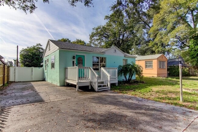 property at 1427 E Mohawk Ave
