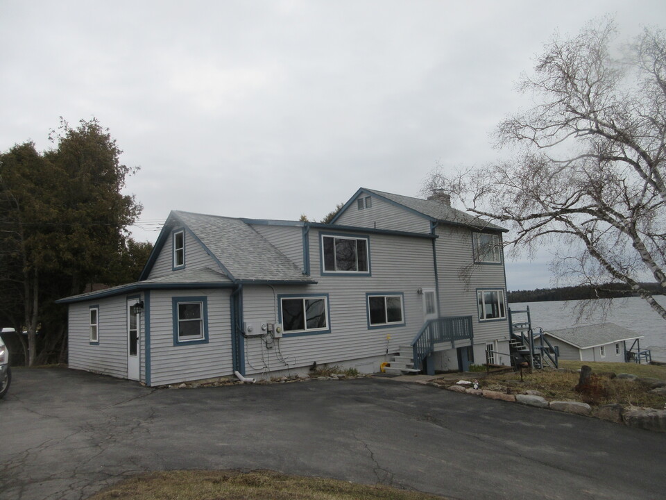 3666 US-9, Unit MainHouse in Peru, NY - Building Photo