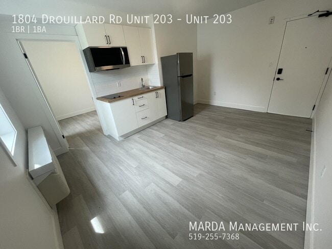 1804 Drouillard Rd in Windsor, ON - Building Photo - Building Photo