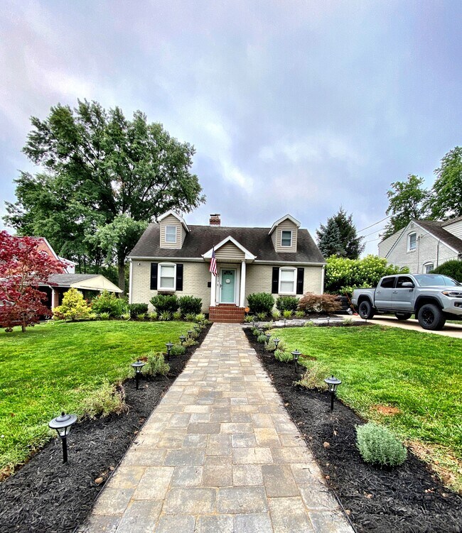 Propiedad no disponible en 6813 Kincaid Ave en Falls Church, [state