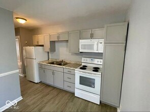 2827 E Brookside Ave in Indianapolis, IN - Building Photo - Building Photo