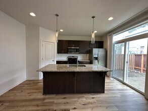 9714 Windswept Pl in Portland, OR - Building Photo - Building Photo