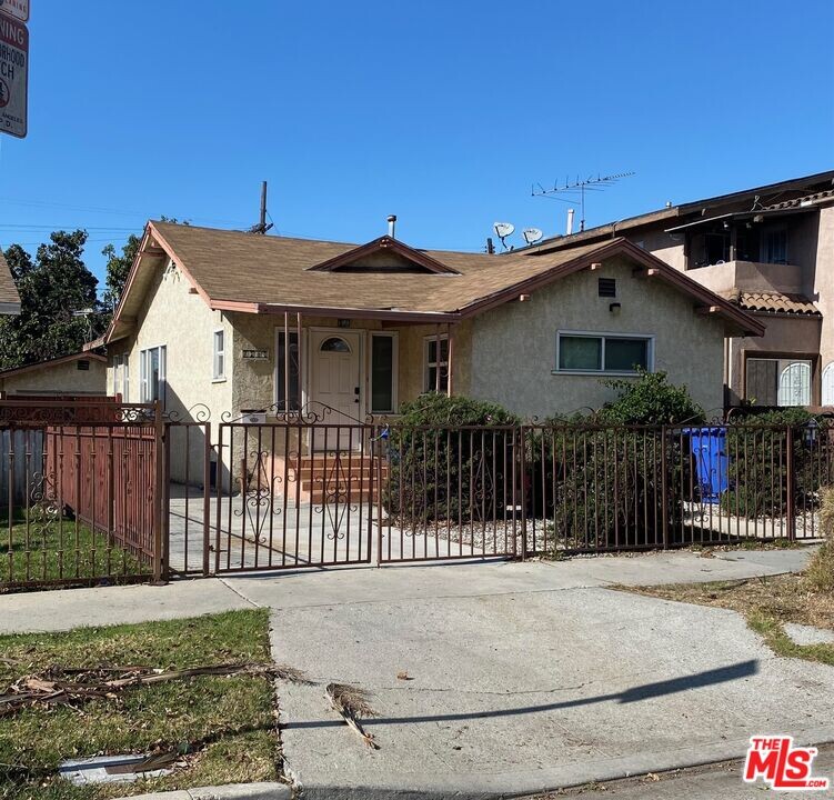 2707 Alsace Ave in Los Angeles, CA - Building Photo